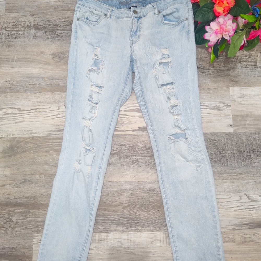 Mossimo Women's Low Rise Skinny Destroyed Jeans Size 8